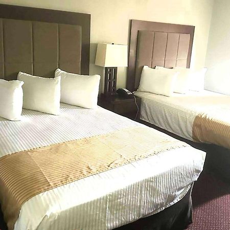 Super 8 By Wyndham Fort Scott ภายนอก รูปภาพ