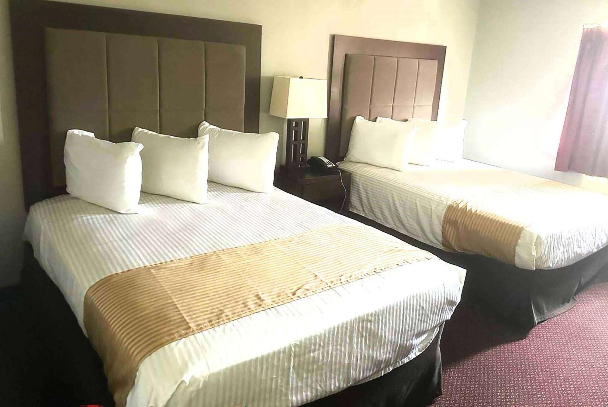 Super 8 By Wyndham Fort Scott ภายนอก รูปภาพ